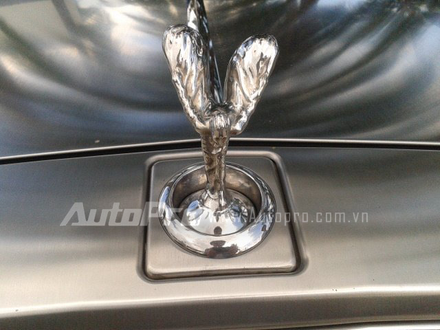 Biểu tượng Spirit of Estacy trên Rolls-Royce Phantom Drophead Coupe