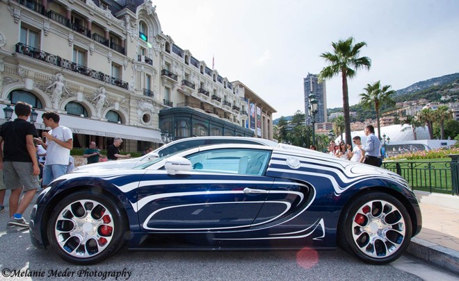 Mặc dù Bugatti đã tung ra rất nhiều phiên bản đặc biệt dựa trên siêu xe Veyron, nhưng L&apos;Or Blanc vẫn là mẫu xe dễ nhận biết nhất. Bên cạnh đó, hành tung của siêu xe Veyron bản gốm sứ cũng khá bí ẩn. Dù Monaco là thành phố của những siêu xe, nhưng dường như đây mới là lần đầu tiên, siêu xe Bugatti Veyron L&apos;Or Blanc xuất hiện tại đây.