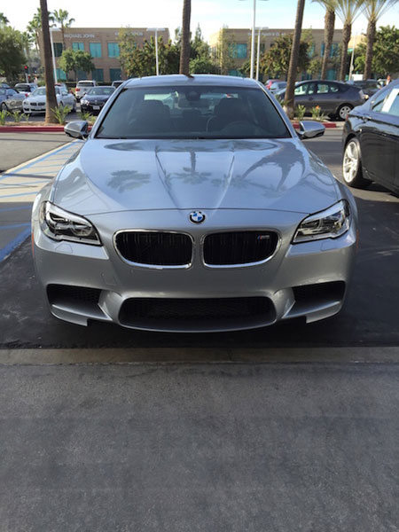 Chiếc BMW M5 sơn màu bạc Pure Metal Silver của khách hàng tại California, Mỹ.