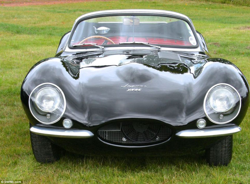 Jaguar XKSS hiếm và đắt