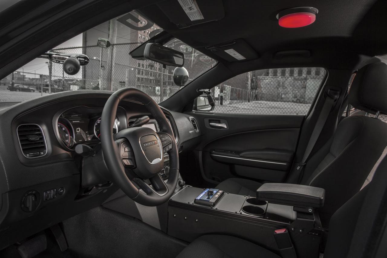 Nội thất của Dodge Charger Pursuit 2015