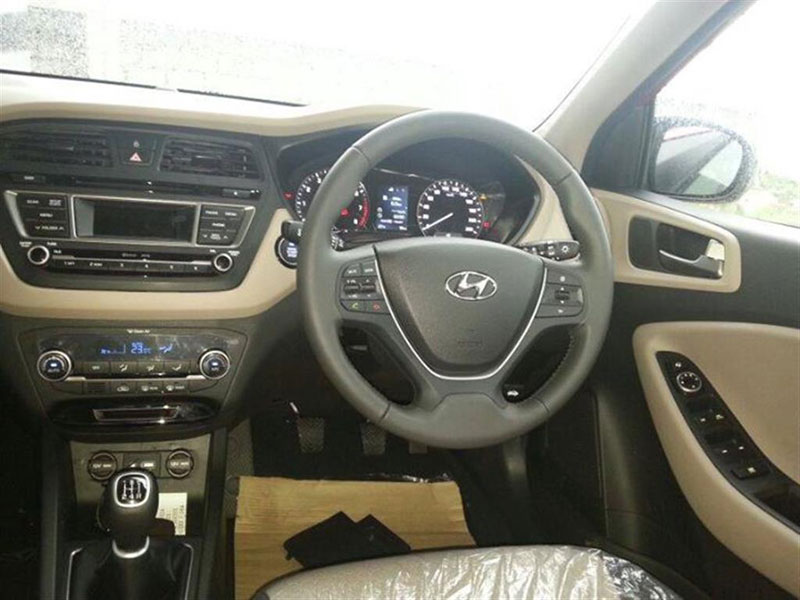 Hình ảnh &quot;chụp trộm&quot; nội thất của Hyundai i20 2015.