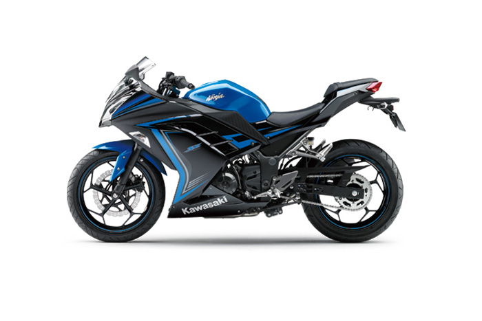 Kawasaki Ninja 250R Special Edition màu xanh dương-đen ấn tượng.