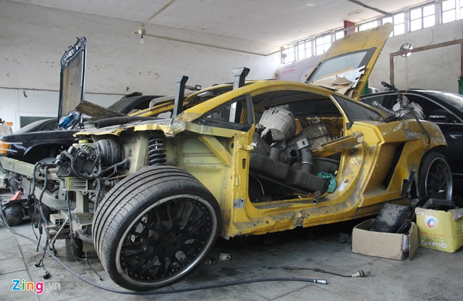 Chiếc Gallardo với nhiều chi tiết đóng date 29/06/2004 và được sản xuất tại nhà máy của Lamborghini ở Bologna, Ý.