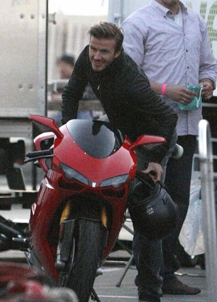 David Beckham cưỡi Ducati 1198 SP ra phố.