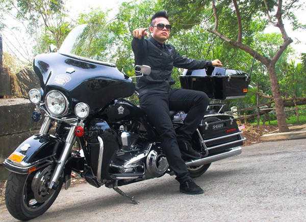 Chiếc Harley-Davidson Roadking Police của nam ca sỹ Ngọc Minh Idol.