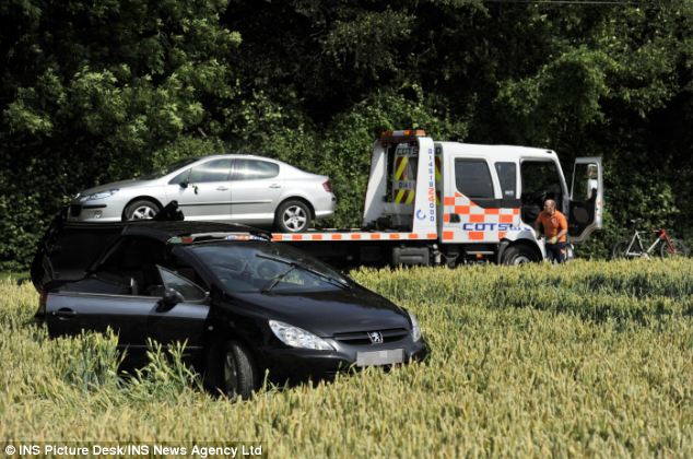 Top Gear dàn cảnh tai nạn với hai chiếc xe Peugeot.
