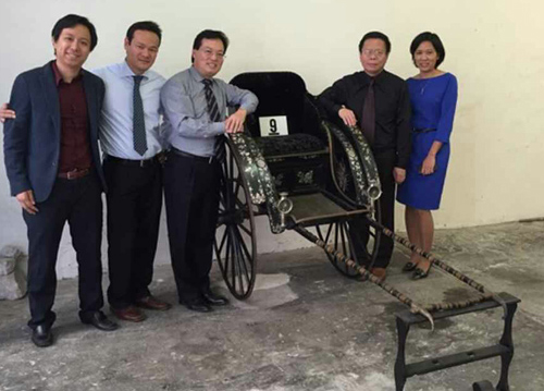 Chiếc xe kéo đã được đưa vào Đại sứ quán Việt Nam tại Pháp (ảnh: Phan Thanh Hải cung cấp).