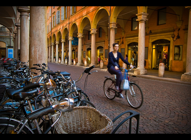 Năm 2011, người Ý mua xe đạp còn nhiều hơn mua ô tô, dù là quê hương của Lamboghini, Fiat, Ferrari.