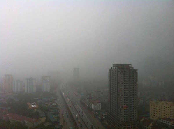 Góc nhìn xuống đường Nguyễn Xiển trong ngày mưa