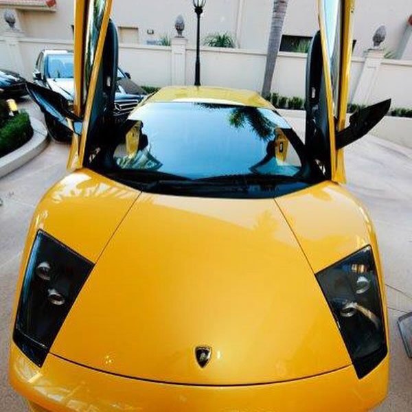 Siêu xe Lamborghini màu vàng khác biệt của ông trùm thuốc lá.