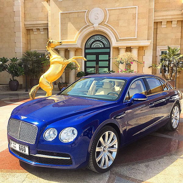 Thiếu gia Trung Đông cảm ơn bố khi đăng hình ảnh chiếc Bentley mới được tặng này lên Instagram.