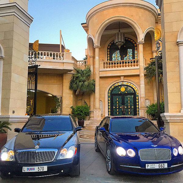 “Xe sang phải thật tiện nghi và thoải mái, nếu không thì không phải là xe sang đúng nghĩa”, thiếu gia Trung Đông viết khi đăng ảnh cặp đôi Maybach và Bentley lên Instagram.