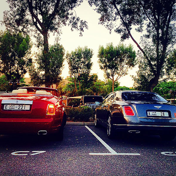 Cặp đôi Rolls-Royce và Bentley sang trọng.