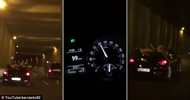Đồng hồ báo tốc độ của xe chạy đuổi theo chiếc ô tô mui trần trong đoạn video.