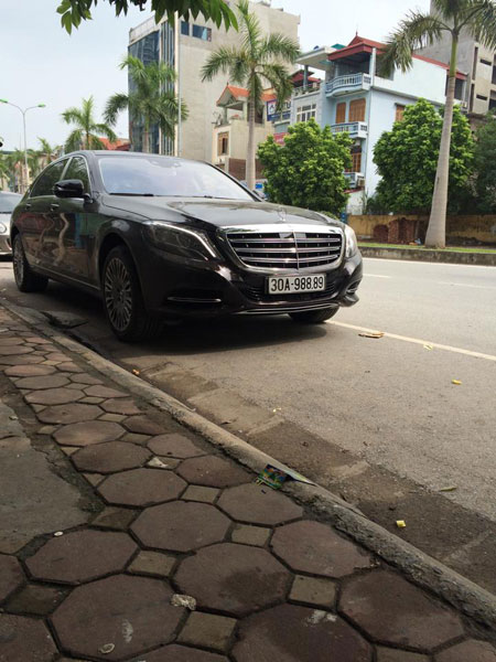Hình ảnh chiếc Mercedes-Maybach S600 đeo biển số khủng trên đường Hà Nội. Ảnh: Phùng Thịnh/Otofun