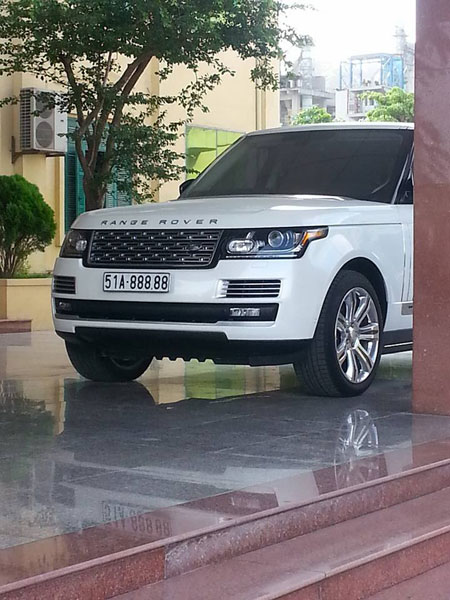 Hình ảnh chiếc Range Rover đeo biển số ngũ quý 8 gây xôn xao trên mạng xã hội. Ảnh: Nguyễn Tư Đại/Otofun
