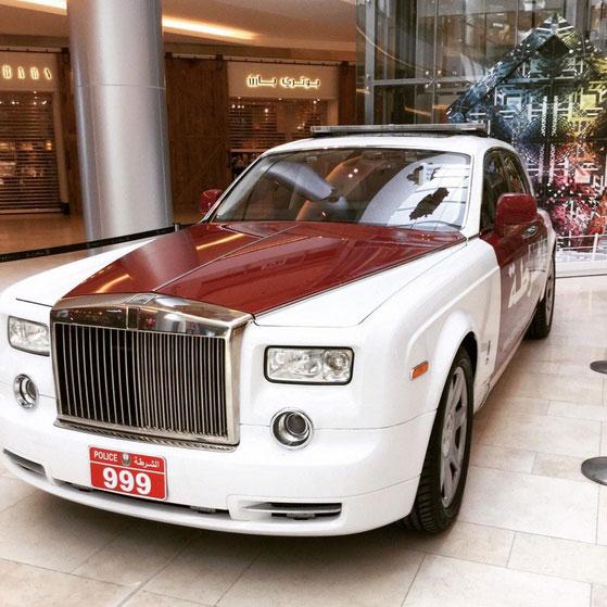 Chiếc Rolls-Royce Phantom làm xe tuần tra của cảnh sát Abu Dhabi.