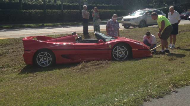 Chiếc Ferrari F50 hiếm màu đỏ gặp nạn tại Mỹ.
