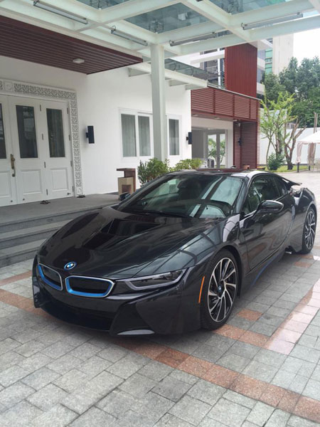 Chiếc BMW i8 mà vị hôn phu Midu đã nhận vào những ngày đầu tháng 6 vừa qua. Ảnh: FBNV