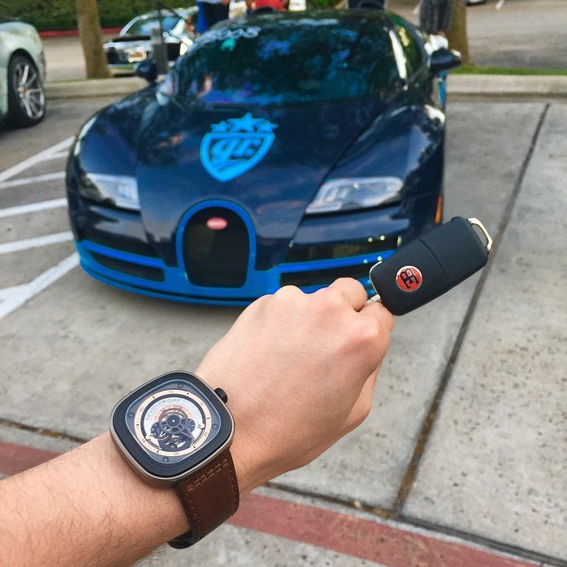 C:\Users\SONY GIANG VO\Desktop\Cars and watches\p2-1&bugatti.jpg