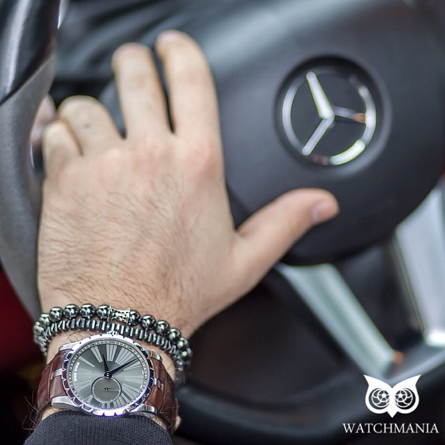 C:\Users\SONY GIANG VO\Desktop\Cars and watches\Bai viet 9\roger-dubuis&mercedes-benz.jpg