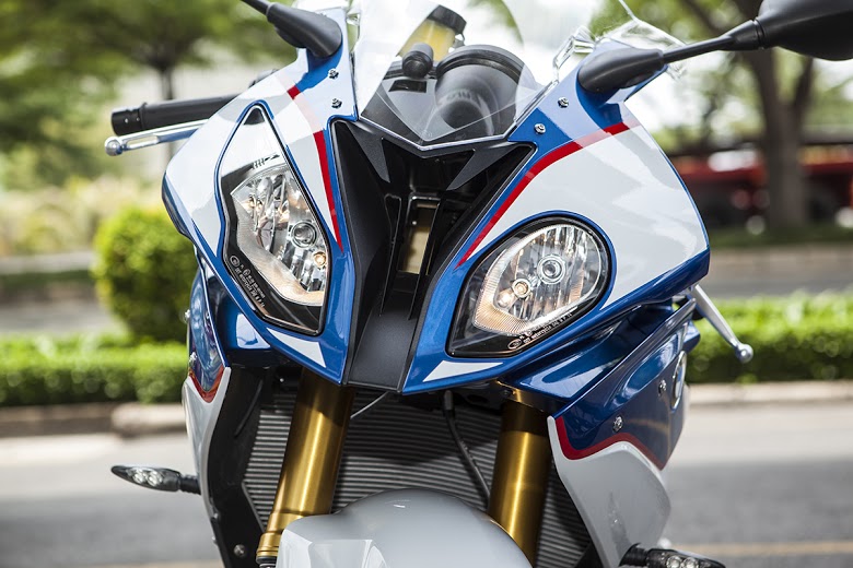 tom cruise bmw s1000rr