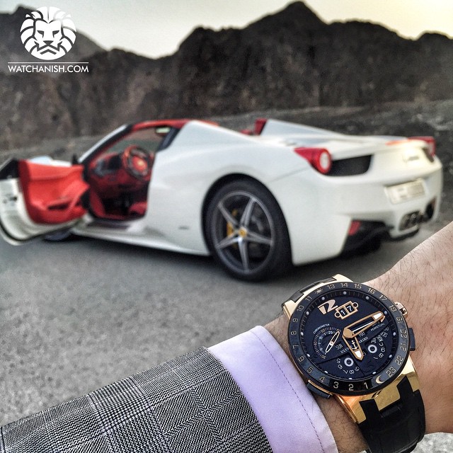 Trên tay chủ nhân siêu xe Ferrari 458 Spider là chiếc đồng hồ từ thương hiệu Ulysse Nardin.Case đồng hồ 43mm pha trộn cùng sức nóng của vàng hồng, sức mạnh của mặt đồng hồ màu đen và thêm vòng bezel black ceramic là những đặc điểm nổi bật của chiếc The Black Toro. Theo định giá của Frost of London, g đồng hồ này có giá lên đến 40.000 USD.