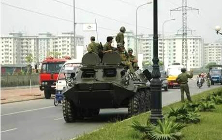 Cuối cùng là mẫu BTR-60PB với sự khác biệt ở chỗ kíp lính theo xe giảm từ 16 xuống 14 người, ngược lại pháo thủ sẽ có thêm kính ngắm, đây là phiên bản BTR-60 có trong biên chế Quân đội Nhân dân Việt Nam.