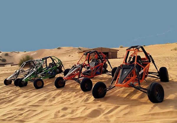 
Những chiếc xe có kiểu dáng lạ mắt để nhà giàu Dubai tận hưởng cảm giác khám phá sa mạc mênh mông.
