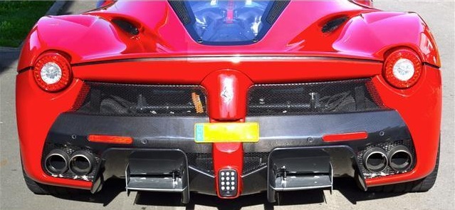 
Tất nhiên, đây không phải là chiếc Ferrari LaFerrari cũ đầu tiên có giá cao hơn cả xe mới. Trước đó, đã có một vài chiếc Ferrari LaFerrari cũ khác được rao bán với giá 2 triệu, 4,7 triệu và 5 triệu USD.
