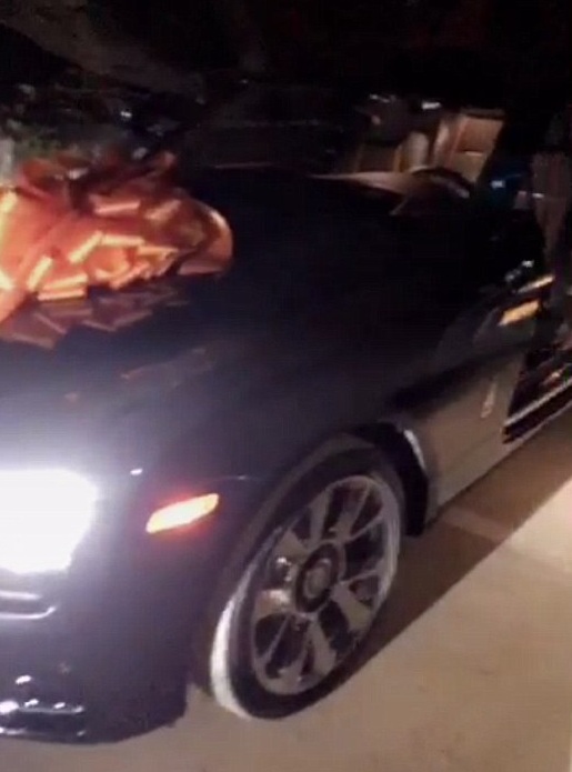 
Chiếc Rolls-Royce dành cho Kendall xuất hiện trong tiệc sinh nhật.
