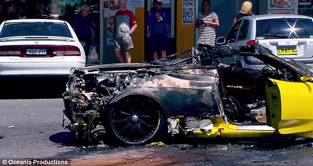 
Chiếc siêu xe Ferrari bị cháy của ông Shukla
