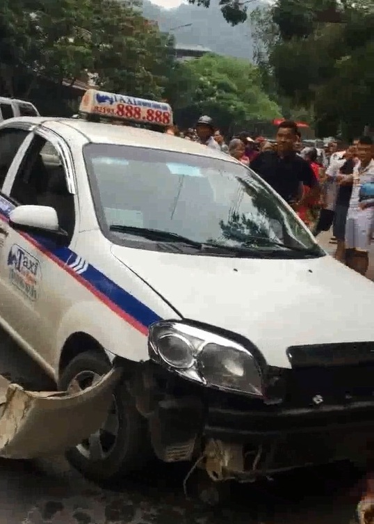Video taxi gây tai nạn liên hoàn tại Hà Giang, tài xế bỏ trốn - Ảnh 3.