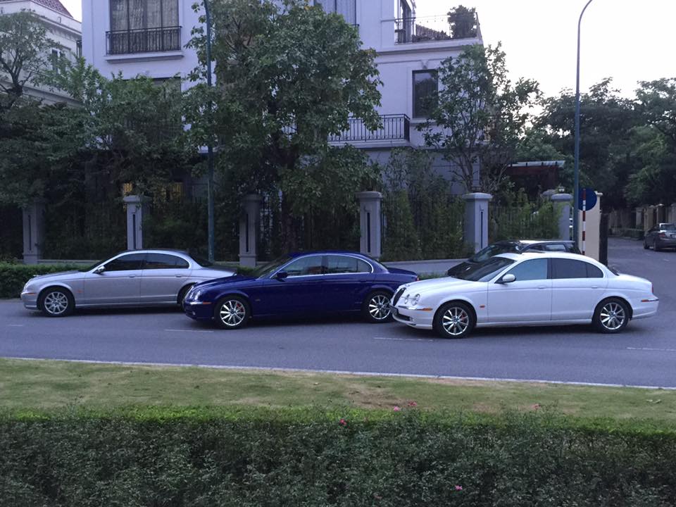 The Jaguar S-Type was produced from 1999 to 2002 with rear-wheel drive and a 5-speed manual or automatic transmission. From 2003, the Jaguar S-Type used a 5-speed manual or 6-speed J-Gate automatic transmission. Starting in 2004, the diesel version was equipped with a 6-speed manual or optional 6-speed J-Gate automatic transmission.