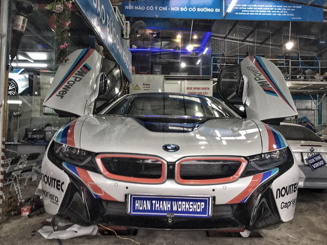 
BMW i8 lên tem cực chất của người chơi xe tại Đà Nẵng.
