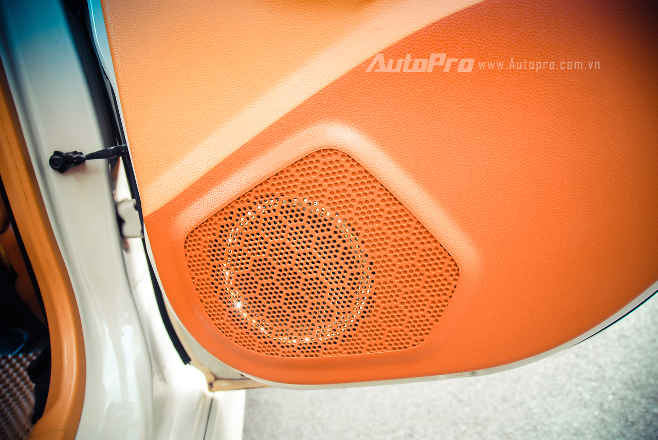 The cost to complete the interior of the Kia Morning is around 20 million VND and the construction time is about 6 days.