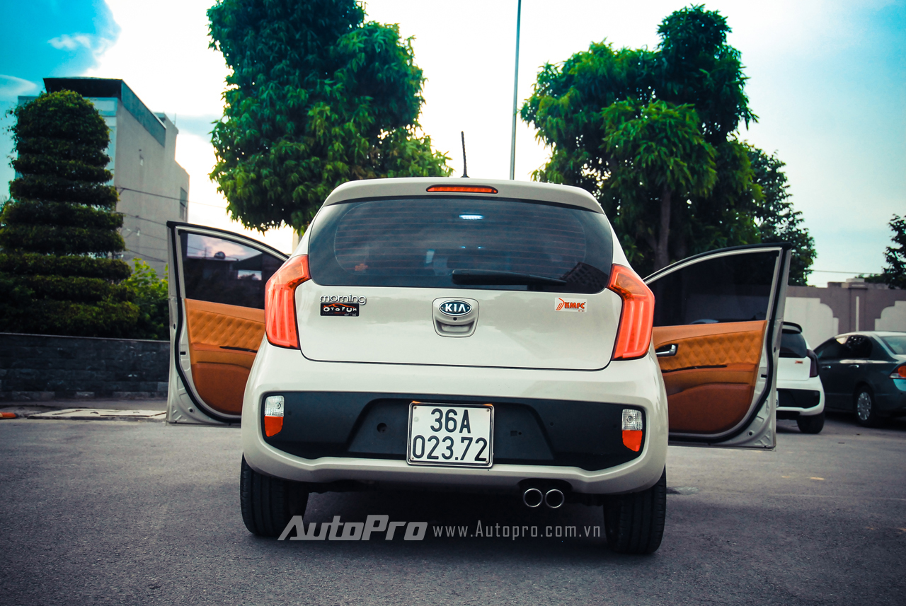 According to the owner's sharing, this Kia Morning car belongs to the 2011 Sport version and is imported as a whole.