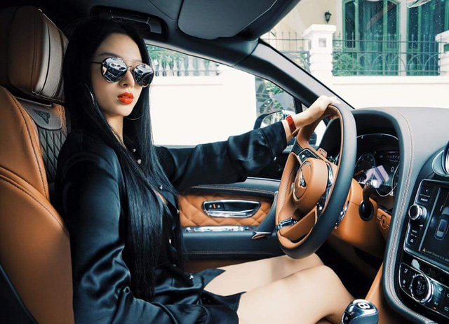 Bentley Bentayga 21 tỷ Đồng của nhà chồng hot girl Huyền Baby tái xuất trên phố Sài thành - Ảnh 3.