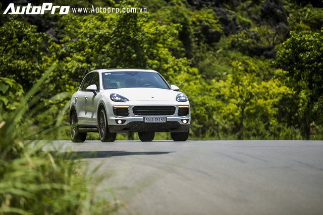 
Porsche Cayenne được ph&acirc;n phối tại Việt Nam với mức gi&aacute; khởi điểm từ 4,1 tỉ đồng.
