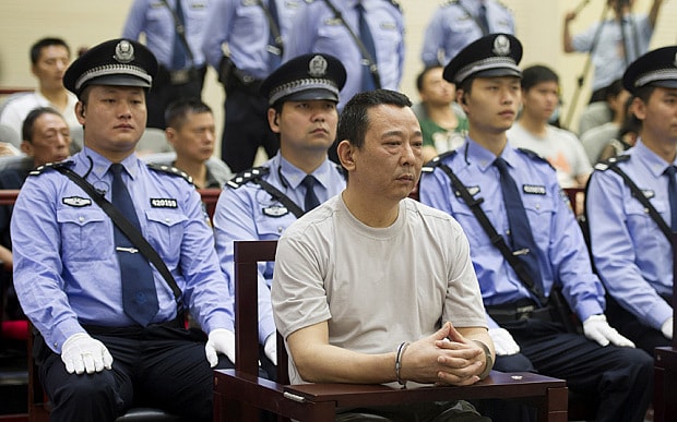 
Ông trùm khai mỏ Lưu Hán tại tòa.
