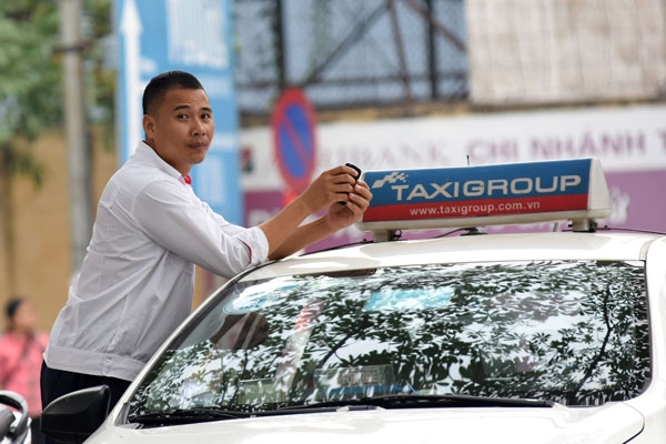 Gần 500 taxi bị thu phù hiệu vì lái xe liên tục 4 giờ - Ảnh 1.