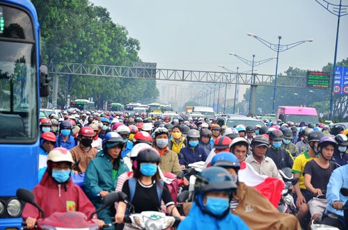 Người và phương tiện “bó chân” trên đường phố Sài Gòn - Ảnh 7. Người và phương tiện “bó chân” trên đường phố Sài Gòn - Ảnh 7.