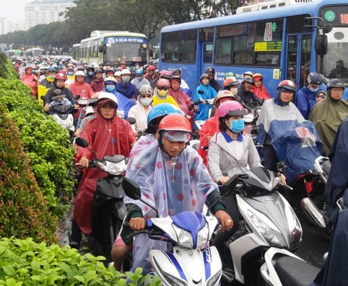 Người và phương tiện “bó chân” trên đường phố Sài Gòn - Ảnh 2. Người và phương tiện “bó chân” trên đường phố Sài Gòn - Ảnh 2.