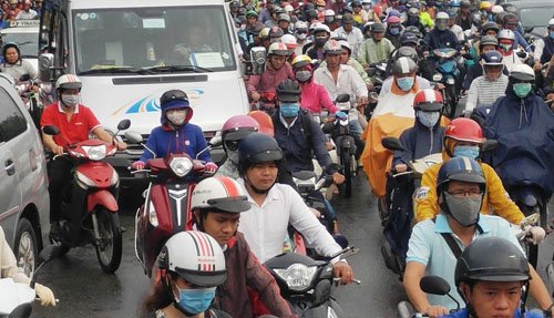 Người và phương tiện “bó chân” trên đường phố Sài Gòn - Ảnh 3. Người và phương tiện “bó chân” trên đường phố Sài Gòn - Ảnh 3.
