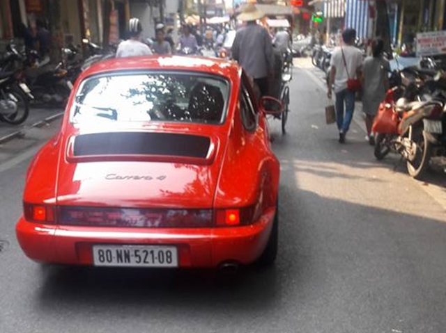 Hàng cực hiếm Porsche 911 Carrera 4 993 dạo phố tại Hà thành - Ảnh 1.