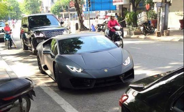 Vừa tìm thấy chủ nhân, Lamborghini Huracan 16,5 tỷ Đồng được thay áo đen nhám cá tính - Ảnh 1.