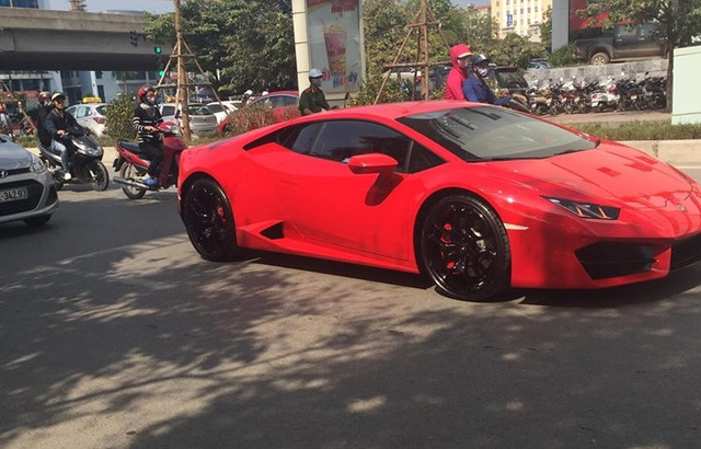 Vừa tìm thấy chủ nhân, Lamborghini Huracan 16,5 tỷ Đồng được thay áo đen nhám cá tính - Ảnh 4.