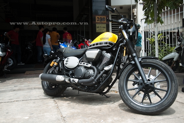 Sau bộ đôi YZF-R1 và XSR900, thành viên mới nhất trong gia đình Yamaha với bộ áo kỷ niệm 60 năm là XV950 cũng xuất hiện tại thị trường Việt Nam.