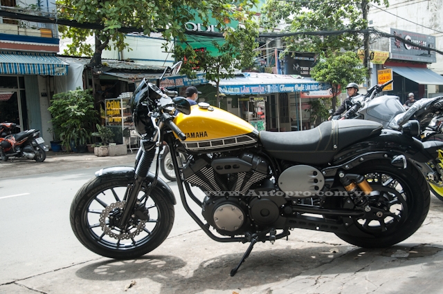 Mức giá cho Yamaha XV950 Racer 2016 bản kỷ niệm 60 năm tại một công ty nhập khẩu tư nhân quận 7, Tp.HCM vào khoảng 300 triệu Đồng.
